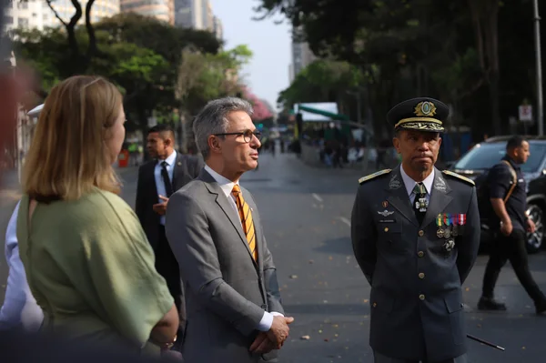 Governador acompanha desfile cívico-militar de 7 de setembro da capital mineira