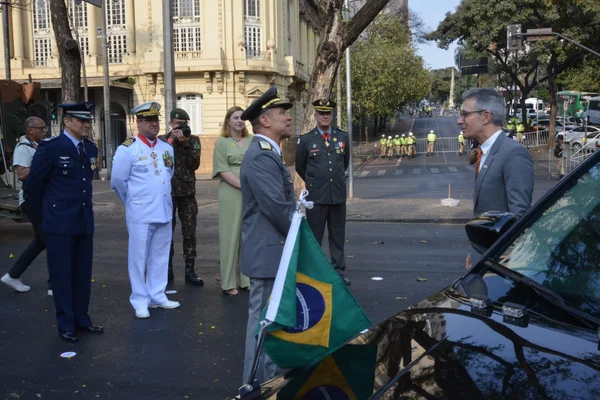 Governador acompanha desfile cívico-militar de 7 de setembro da capital mineira