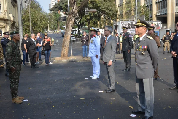Governador acompanha desfile cívico-militar de 7 de setembro da capital mineira
