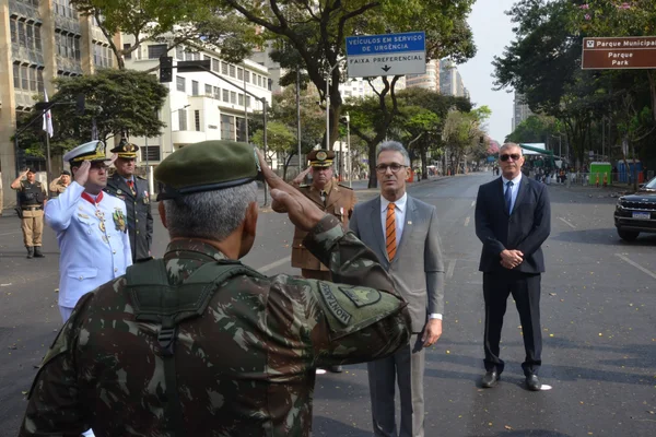 Governador acompanha desfile cívico-militar de 7 de setembro da capital mineira