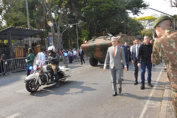 Governador acompanha desfile cívico-militar de 7 de setembro da capital mineira