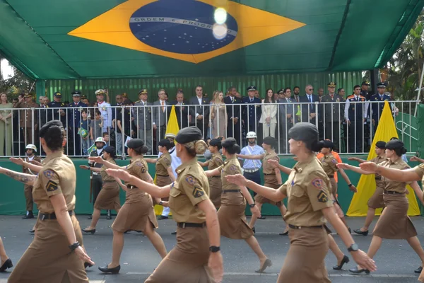 Governador acompanha desfile cívico-militar de 7 de setembro da capital mineira