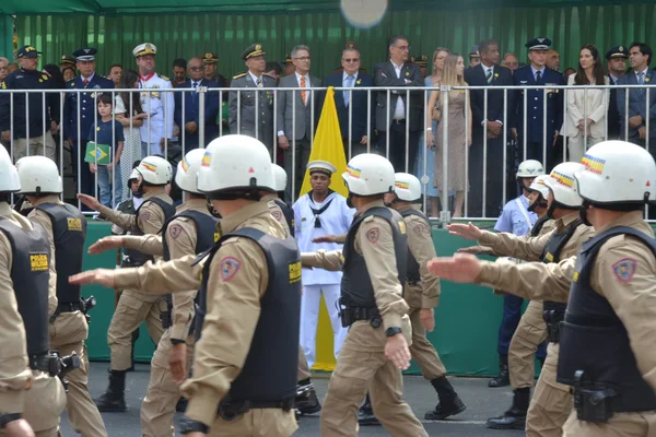 Governador acompanha desfile cívico-militar de 7 de setembro da capital mineira