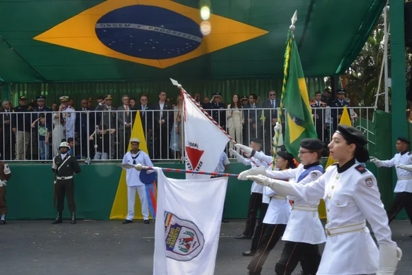 Governador acompanha desfile cívico-militar de 7 de setembro da capital mineira