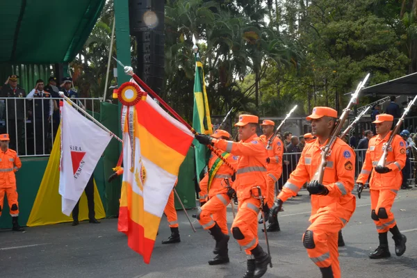 Governador acompanha desfile cívico-militar de 7 de setembro da capital mineira