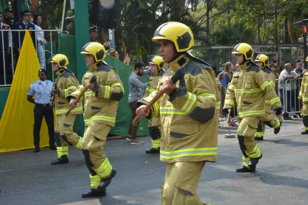 Governador acompanha desfile cívico-militar de 7 de setembro da capital mineira