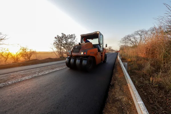 Governo de Minas vistoria MGC-496, maior obra rodoviária em execução no estado