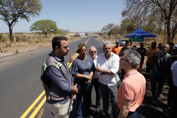 Governo de Minas vistoria MGC-496, maior obra rodoviária em execução no estado