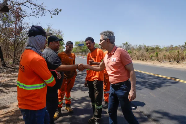 Governo de Minas vistoria MGC-496, maior obra rodoviária em execução no estado
