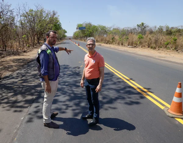 Governo de Minas vistoria MGC-496, maior obra rodoviária em execução no estado
