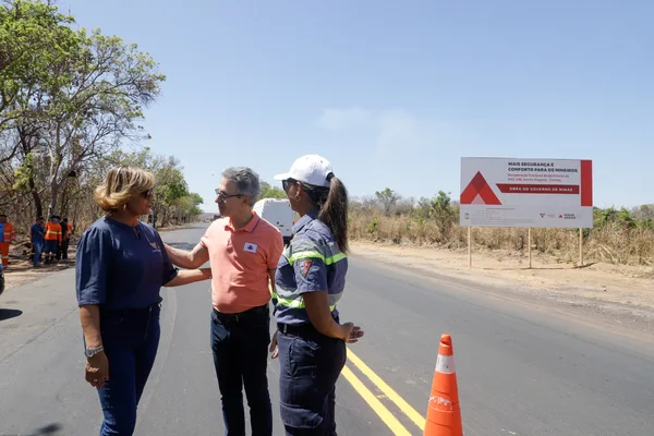 Governo de Minas vistoria MGC-496, maior obra rodoviária em execução no estado