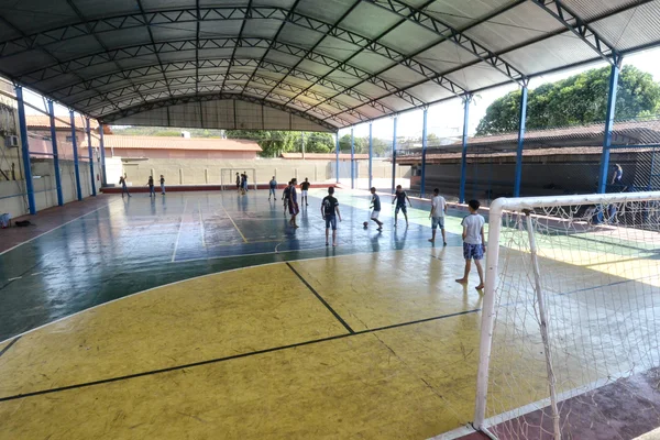 Governador vistoria escola beneficiada pelo Mãos à Obra, em Piumhi