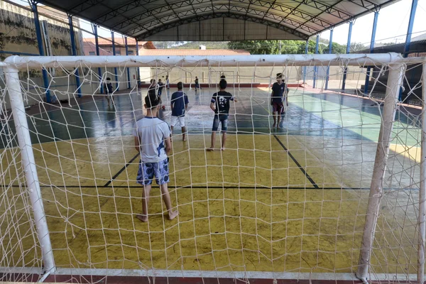 Governador vistoria escola beneficiada pelo Mãos à Obra, em Piumhi