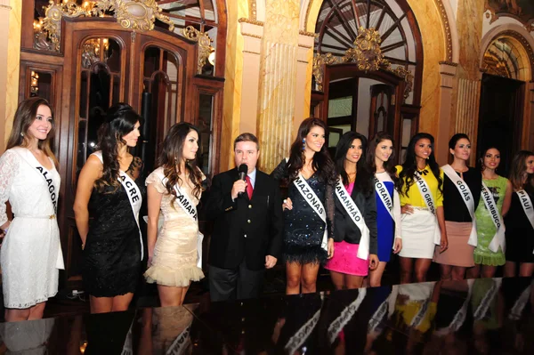 Governador Anastasia recebe e dá boas-vindas às 27 candidatas do Miss Brasil 2013