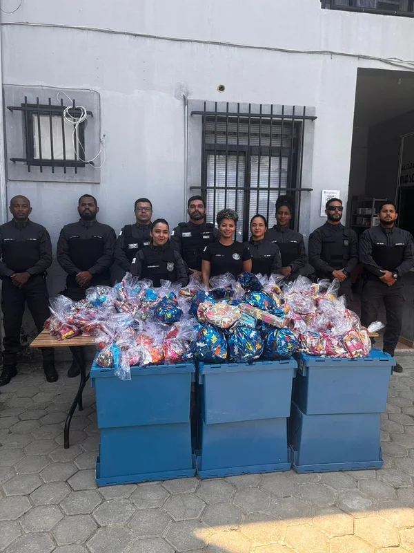 Quatro mil brinquedos produzidos por detentos são distribuídos em comemoração ao Dia das Crianças