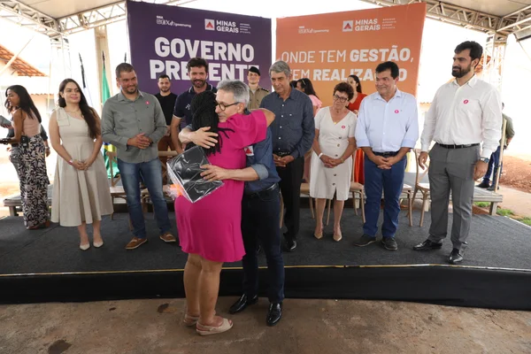 Governo de Minas atua em benefício de famílias de Claraval com a entrega de 37 moradias