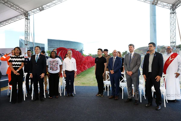 Monumento Bruma Leve presta homenagem às 272 joias de Brumadinho