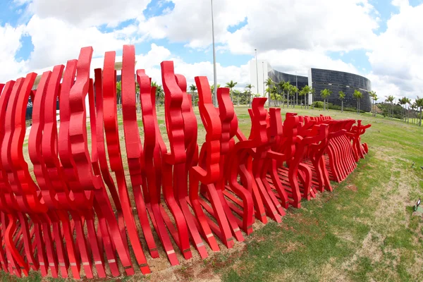 Monumento Bruma Leve presta homenagem às 272 joias de Brumadinho
