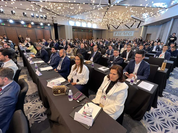 Governo de Minas apresenta potencialidades do estado a empresários chineses