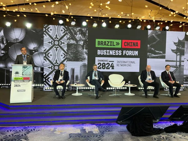 Governo de Minas apresenta potencialidades do estado a empresários chineses