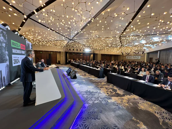 Governo de Minas apresenta potencialidades do estado a empresários chineses