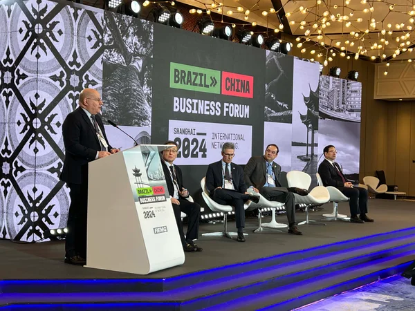 Governo de Minas apresenta potencialidades do estado a empresários chineses