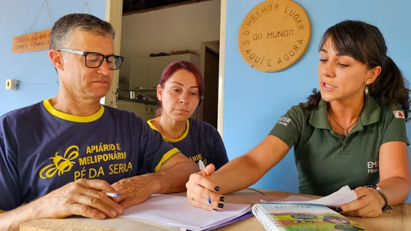 Entrega de kits de apicultura pelo Governo de Minas impulsiona a produção de mel no estado