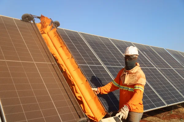 Energia solar produzida em Minas supera capacidade das três maiores geradoras fósseis do país