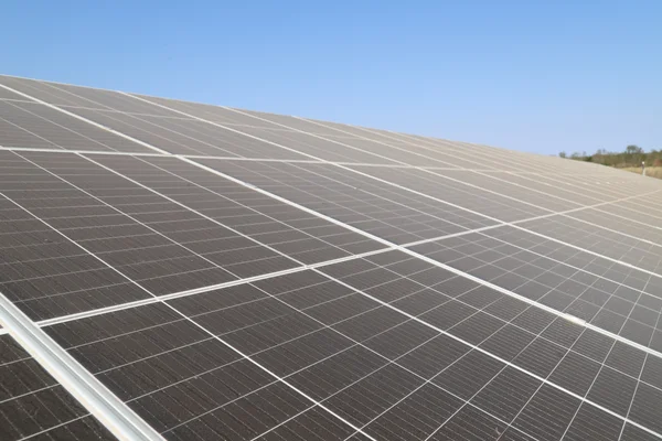 Energia solar produzida em Minas supera capacidade das três maiores geradoras fósseis do país