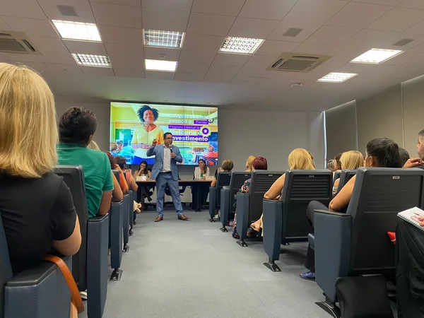 Governo de Minas anuncia programa inédito na Educação, com foco na inovação e excelência