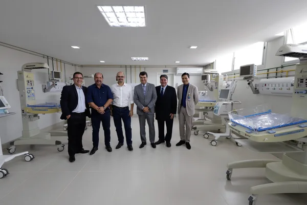 Vice-governador vistoria obras de ampliação do Hospital Universitário em Montes Claros