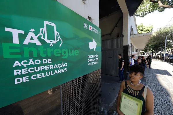 Governo de Minas promove a devolução de mais de 300 celulares recuperados em ação da Polícia Civil