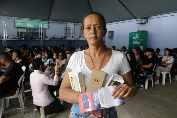 Governo de Minas promove a devolução de mais de 300 celulares recuperados em ação da Polícia Civil