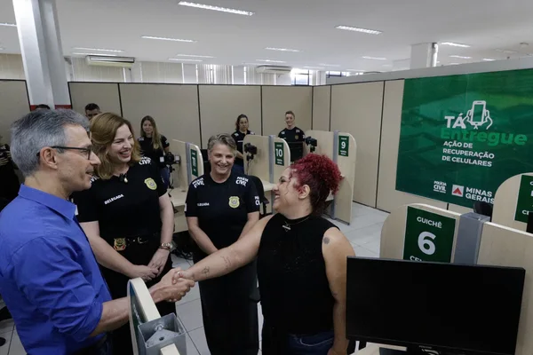 Governo de Minas promove a devolução de mais de 300 celulares recuperados em ação da Polícia Civil