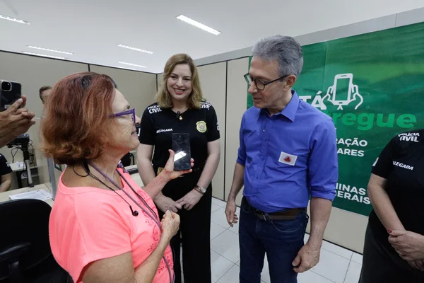 Governo de Minas promove a devolução de mais de 300 celulares recuperados em ação da Polícia Civil
