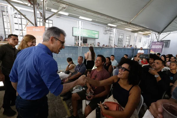 Governo de Minas promove a devolução de mais de 300 celulares recuperados em ação da Polícia Civil