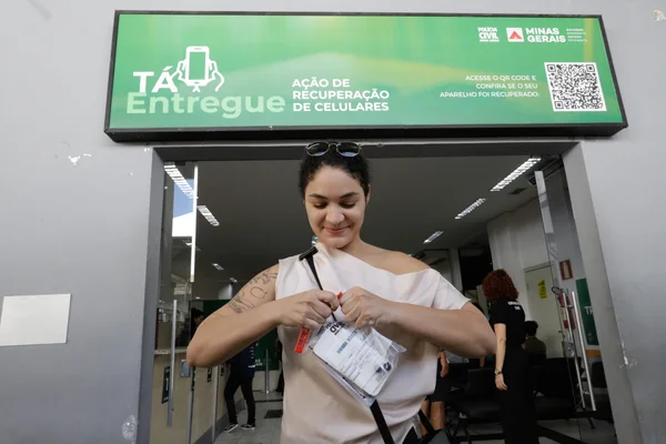 Governo de Minas promove a devolução de mais de 300 celulares recuperados em ação da Polícia Civil