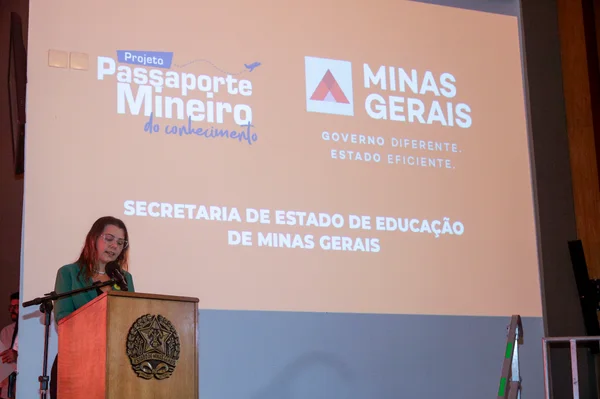 Governo de Minas garante intercâmbio para 150 estudantes da rede pública pelo Passaporte Mineiro do Conhecimento