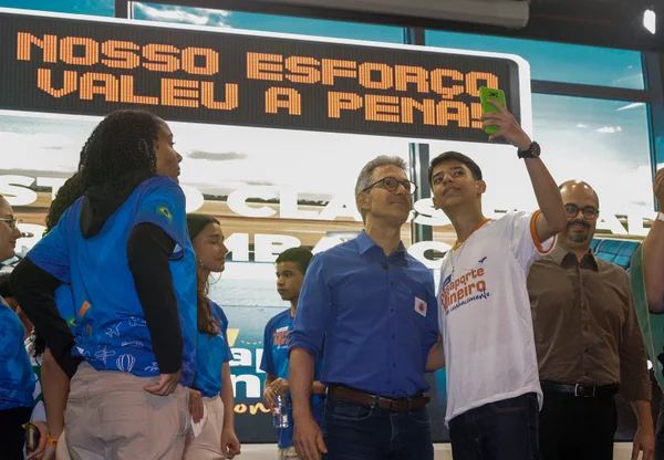 Governo de Minas garante intercâmbio para 150 estudantes da rede pública pelo Passaporte Mineiro do Conhecimento