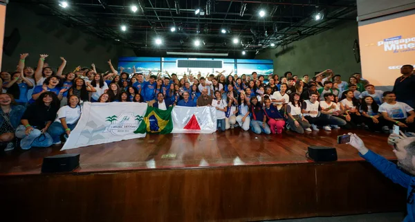 Governo de Minas garante intercâmbio para 150 estudantes da rede pública pelo Passaporte Mineiro do Conhecimento