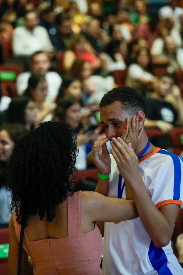 Governo de Minas garante intercâmbio para 150 estudantes da rede pública pelo Passaporte Mineiro do Conhecimento