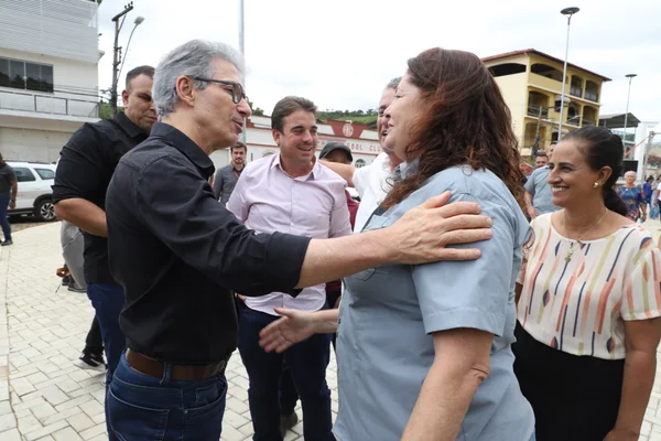 Governo de Minas entrega cheque simbólico de R$ 1 milhão para ganhadora do Nota Fiscal Mineira
