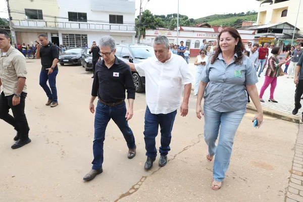 Governo de Minas entrega cheque simbólico de R$ 1 milhão para ganhadora do Nota Fiscal Mineira