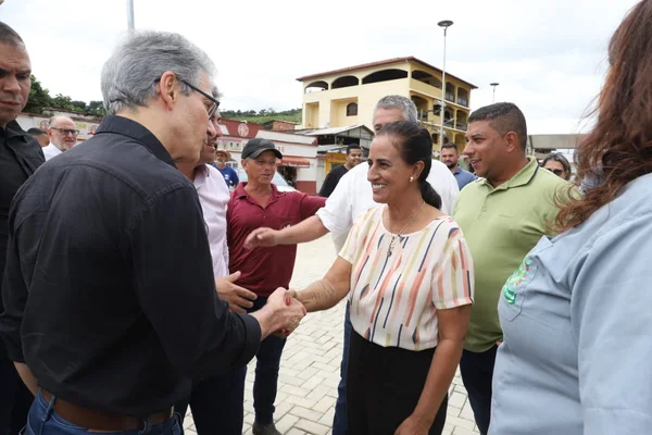 Governo de Minas entrega cheque simbólico de R$ 1 milhão para ganhadora do Nota Fiscal Mineira