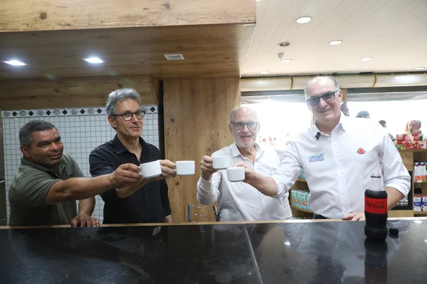 Governo de Minas entrega cheque simbólico de R$ 1 milhão para ganhadora do Nota Fiscal Mineira
