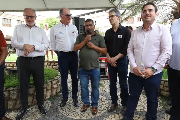 Governo de Minas entrega cheque simbólico de R$ 1 milhão para ganhadora do Nota Fiscal Mineira