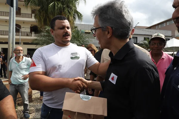 Governo de Minas entrega cheque simbólico de R$ 1 milhão para ganhadora do Nota Fiscal Mineira