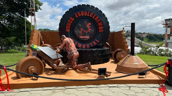 Corpo de Bombeiros de Minas Gerais inaugura memorial para as vítimas do rompimento da barragem em Brumadinho