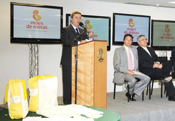 O governador Antonio Anastasia lançou o Projeto Mães de Minas