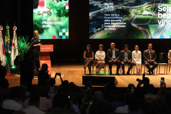 Governo de Minas anuncia R$ 400 milhões no Edital Municípios 2025, com crédito para prevenção contra seca e inundações